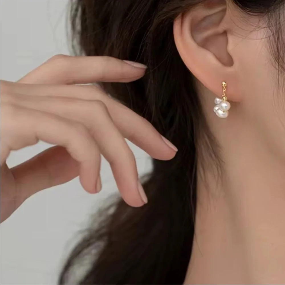 Lumiere Pearl Link  Hoops - Picture 5 of 7